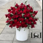 باکس رز قرمز ۶۰ شاخه BL167 شامل ۶۰ شاخه رز هلندی قرمز و اوکالیپتوس – ابعاد ارتفاع ۱۰۰ عرض ۷۰ سانتی‌متر – گل فروشی لونا فلاور کرج