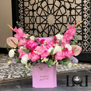 باکس گل کلاهدار BL133 با گلایل رنگی و انتوریوم - لونا فلاور کرج