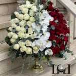 جام گل بله‌برون JL102 شامل ۴۰ شاخه رز قرمز، ۴۰ شاخه رز سفید و ۱۵ شاخه ارکیده – ابعاد ارتفاع ۱۰۰ عرض ۸۰ سانتی‌متر – گل فروشی لونا فلاور کرج