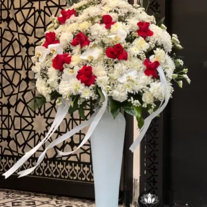 جام گل خواستگاری JL105 شامل رز هلندی قرمز، داودی و عروس – ابعاد ارتفاع ۱۴۰ عرض ۸۰ سانتی‌متر – گل فروشی لونا فلاور کرج