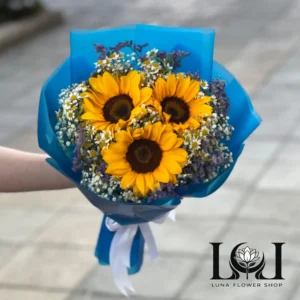 دسته گل آفتابگردان DL129 – گل آفتابگردان تازه و درشت – ابعاد ارتفاع ۵۰ عرض ۴۰ سانتی‌متر – گل فروشی لونا فلاور کرج