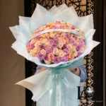 دسته گل رز DL116 شامل رز هلندی و رز مینیاتوری – ابعاد ارتفاع ۱۰۰ عرض ۸۰ سانتی‌متر – گل فروشی لونا فلاور کرج