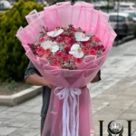 دسته گل رز و ارکیده DL101 شامل رز هلندی، رز مینیاتوری و عروس – ابعاد عرض ۷۰ ارتفاع ۱۲۰ سانتی‌متر – گل فروشی لونا فلاور کرج