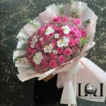 دسته گل ۶۰ شاخه رز و ارکیده DL144 شامل ۶۰ شاخه رز هلندی، عروس و ارکیده – ابعاد ارتفاع ۱۰۰ عرض ۸۰ سانتی‌متر – گل فروشی لونا فلاور کرج