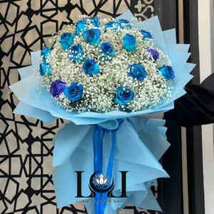 دسته گل رز هلندی آبی DL166 با ۲۰ شاخه رز آبی و عروس - گل فروشی لاکچری لونا فلاور کرج