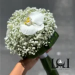 نمای نزدیک از ارکیده و ژیپسوفیلا در دسته گل DL201 - لونا فلاور
