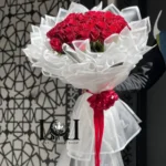 دسته گل طبیعی رز قرمز ۴۰ شاخه DL181 با رز هلندی قرمز - گل فروشی لاکچری لونا فلاور کرج