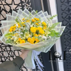 دسته گل طبیعی رز مینیاتوری DL192 با رز مینیاتوری، آلستر و ورونیکا - گل فروشی لاکچری لونا فلاور کرج