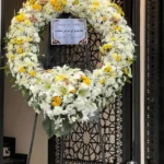 تاج گل ترحیم درباری TL502 با داودی و لیلیوم - گل فروشی لونا فلاور کرج