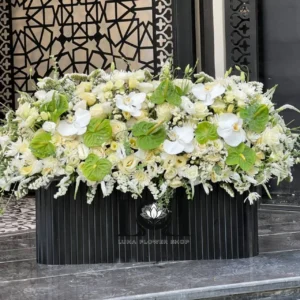 باکس گل طبیعی ترحیم BL192 با رز، ارکیده، آنتوریوم، لیسینتوس و داودی - گل فروشی لاکچری لونا فلاور کرج