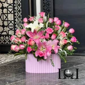 باکس گل طبیعی لیلیوم و رز BL200 با چهل شاخه رز هلندی و لیلیوم - گل فروشی لاکچری لونا فلاور کرج