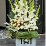 باکس گل ترحیم BL232 با گلایل، داودی و رز مینیاتوری - گل فروشی لاکچری لونا فلاور کرج