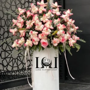 باکس گل طبیعی رز جمولیا ۴۰ شاخه BL208 با رز جمولیا لب باز - گل فروشی لاکچری لونا فلاور کرج