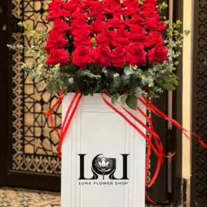 باکس گل طبیعی رز قرمز لب باز BL210 با چهل شاخه رز هلندی قرمز - گل فروشی لاکچری لونا فلاور کرج