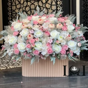 باکس گل مصنوعی رز AL124 با رز پیونی و اوکالیپتوس مصنوعی - گل فروشی لاکچری لونا فلاور کرج